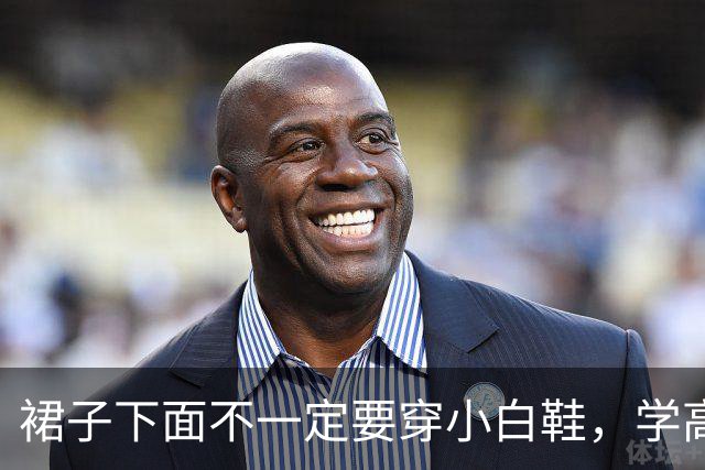 裙子下面不一定要穿小白鞋，学高圆圆、董洁这样穿，美得时髦优雅